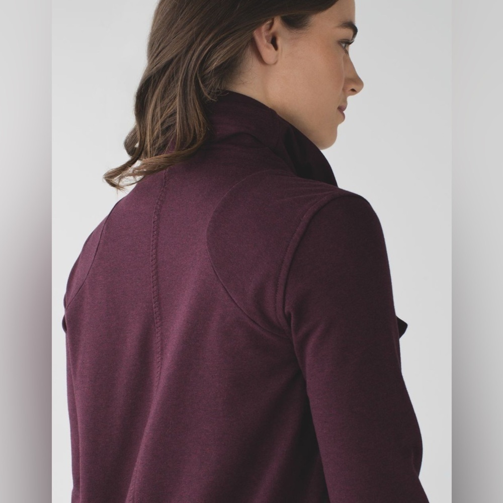 Lululemon That's A Wrap
Heathered Bordeaux Drama - Picture 6 of 13